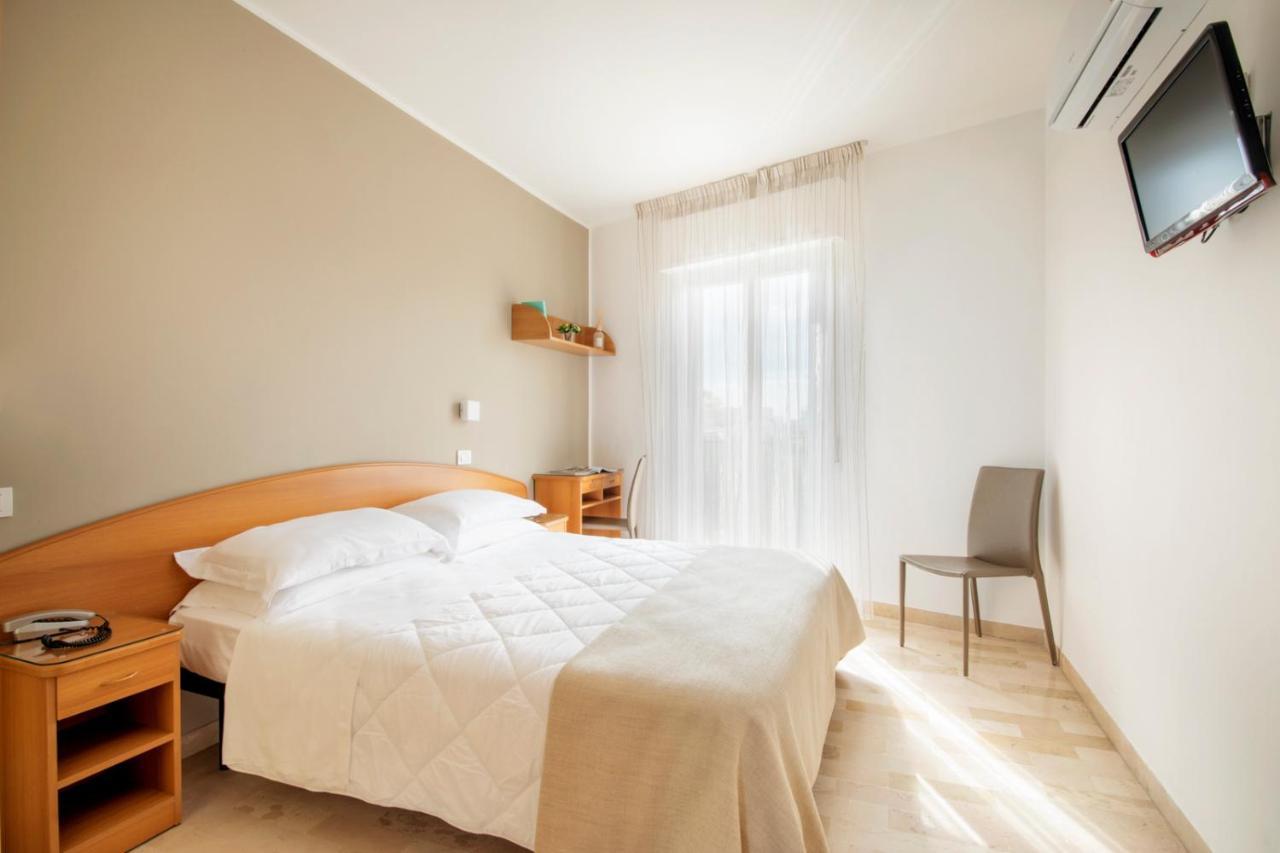 Hotel Bernard San Benedetto del Tronto Eksteriør bilde