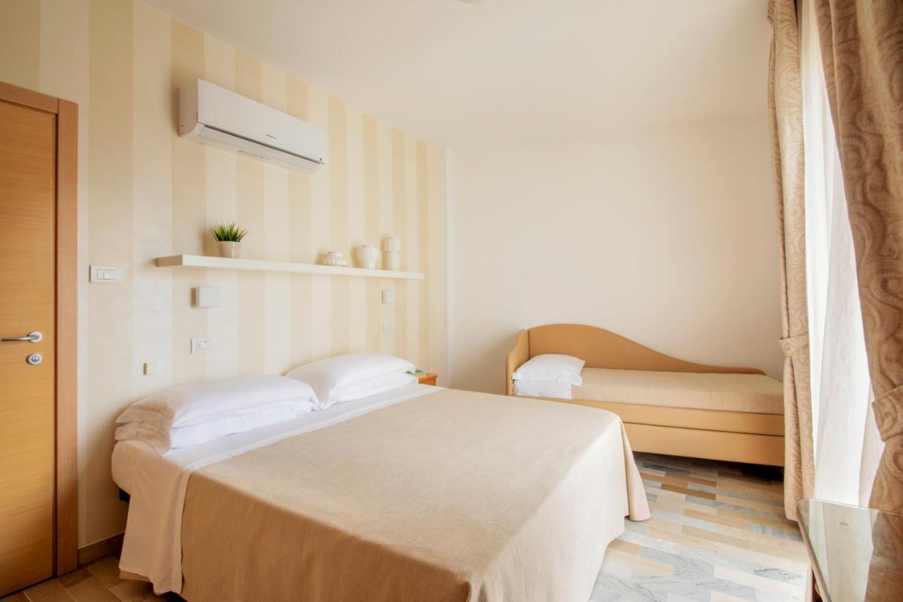 Hotel Bernard San Benedetto del Tronto Eksteriør bilde